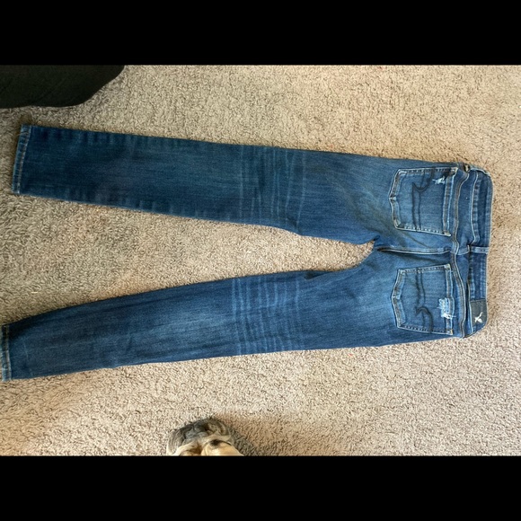 American Eagle ripped low rise jeans - Picture 2 of 3